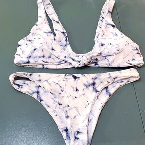 Two peice bathing suit. Size large. White and blue. No makers tag. So cute.